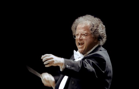 Slavného dirigenta propustili z opery. Čelí obvinění ze zneužívání chlapců
