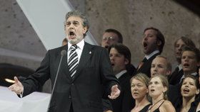 Plácido Domingo při představení v Olympijském stadionu v Berlíně