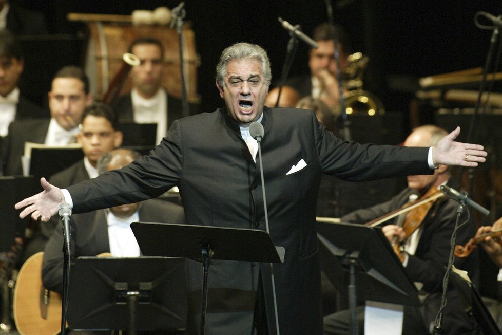 Plácido Domingo při představení v Národním divadle v Santiagu (Dominikánská republika)