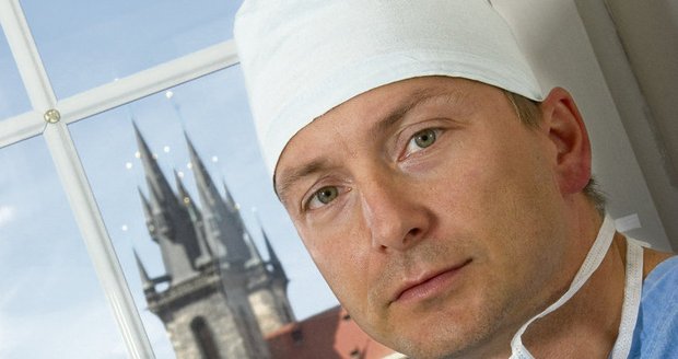 Nejzajímavější operace Česka "Žena po ztrátě prsu ztrácí sebevědomí a dost trpí" říká doktor Karel Urban.