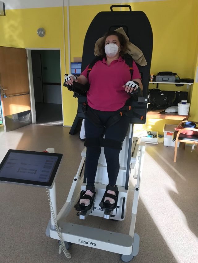Zdravotní sestra Soňa skončila po operaci nádoru v míše na vozíčku. Sbírka jí má pomoci vrátit se co nejrychleji  k běžnému životu.