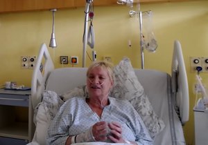 Anna Lajdolfová (71) z Ostravy se díky robotovi cítí čtyři dny po operaci na odchod domů.
