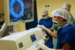 Laserová operace šedého zákalu je nejmodernější metoda odstranění šedého zákalu. Je vhodná pro každého, koho trápí toto onemocnění a komu záleží na kvalitě jeho vidění.