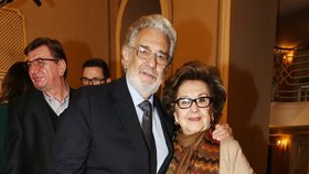 Operní pěvec Plácido Domingo s manželkou