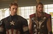 Opět spolu. Captain America (Chris Evans) a Thor (Chris Hemsworth) znovu zachraňují svět