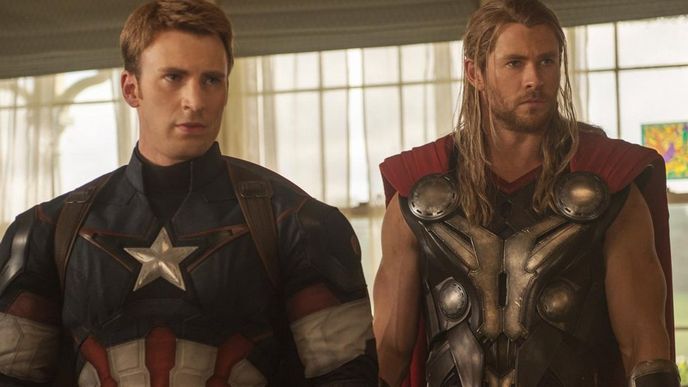 Opět spolu. Captain America (Chris Evans) a Thor (Chris Hemsworth) znovu zachraňují svět