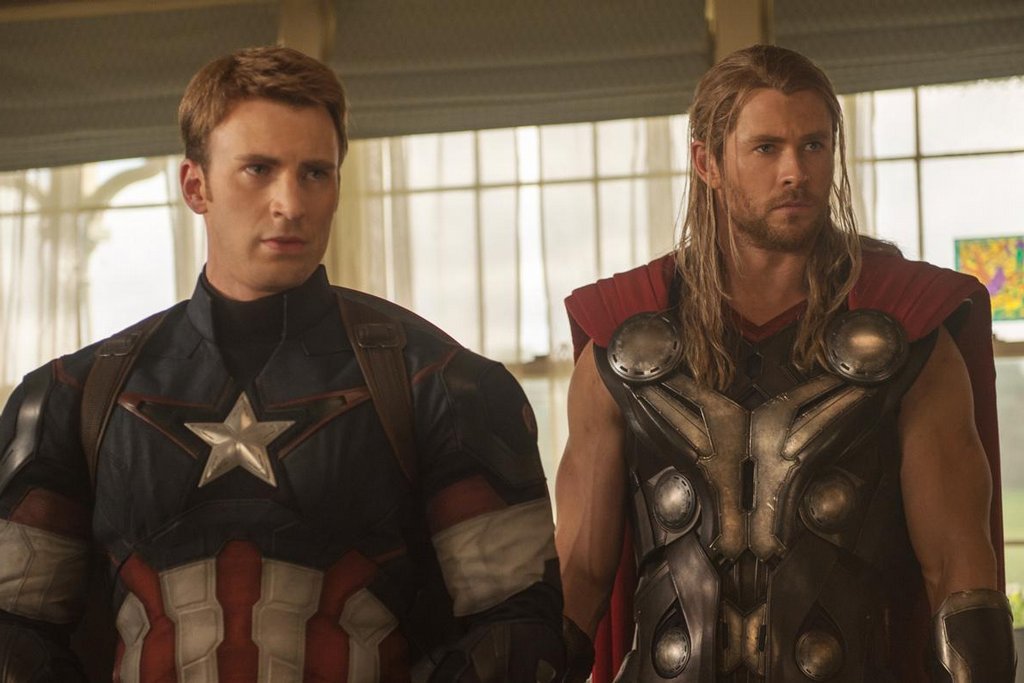 Captain America (Chris Evans) a Thor (Chris Hemsworth).