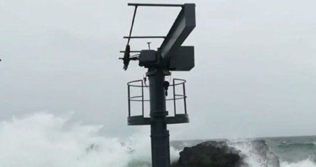 Hurikán Ophelia se na Azorských ostrovech projevil zejména silným deštěm a větrem