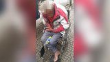 Opilec v Plzni padal z invalidního vozíku: Kvůli chlastu ho vyhodili i z léčebny