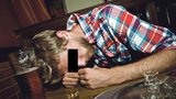 Alkohol v opilci probudil zarputilost boxera: Bezdůvodně zaútočil na čtyři mladíky, dostal za vyučenou
