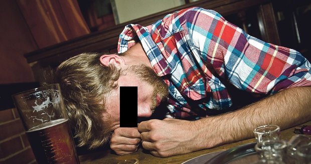 Opilec usnul v domě, který vykrádal. Ilustrační foto.