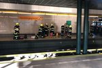 Pravděpodobně opilý muž spadl do kolejiště stanice metra Černý Most, prostor odmítal opustit.