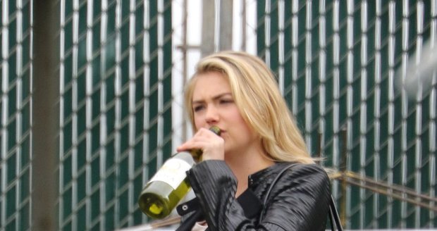 Celebrity, co to přehnaly s alkoholem: Kate Upton