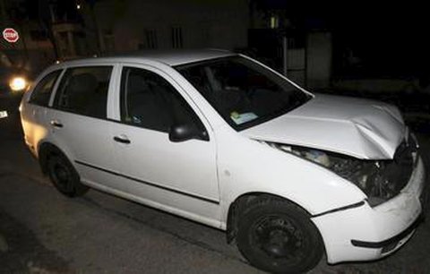 Dva puberťáci se v Ostravě nudili, tak poničili devět zaparkovaných aut: Škoda je 160 tisíc!