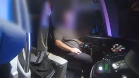 Opilý řidič vezl na lince Praha - Louny cestující, dechovou zkoušku zvládl až počtvrté.