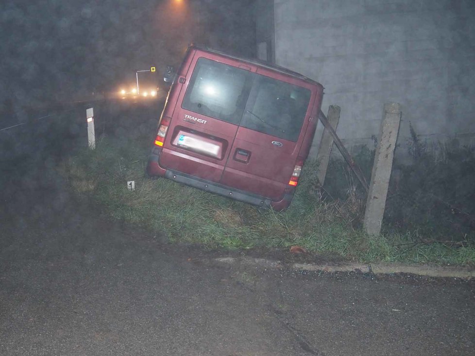 Konec divoké jízdy. Se 4 promile usedl na Brněnsku za volant dodávky cizinec (38). Havaroval v Říčanech, hrozí mu vězení.