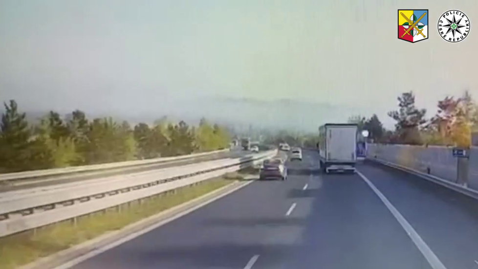 Opilý řidič kamionu na dálnici D5