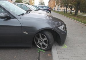 Opilcovo nedělní ráno. Havaroval, za volantem usnul, pak prchal před policií.