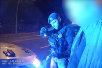 Ozbrojený opilec uplácel v centru Prahy policisty. „Se domluvíme,“ zkoušel to