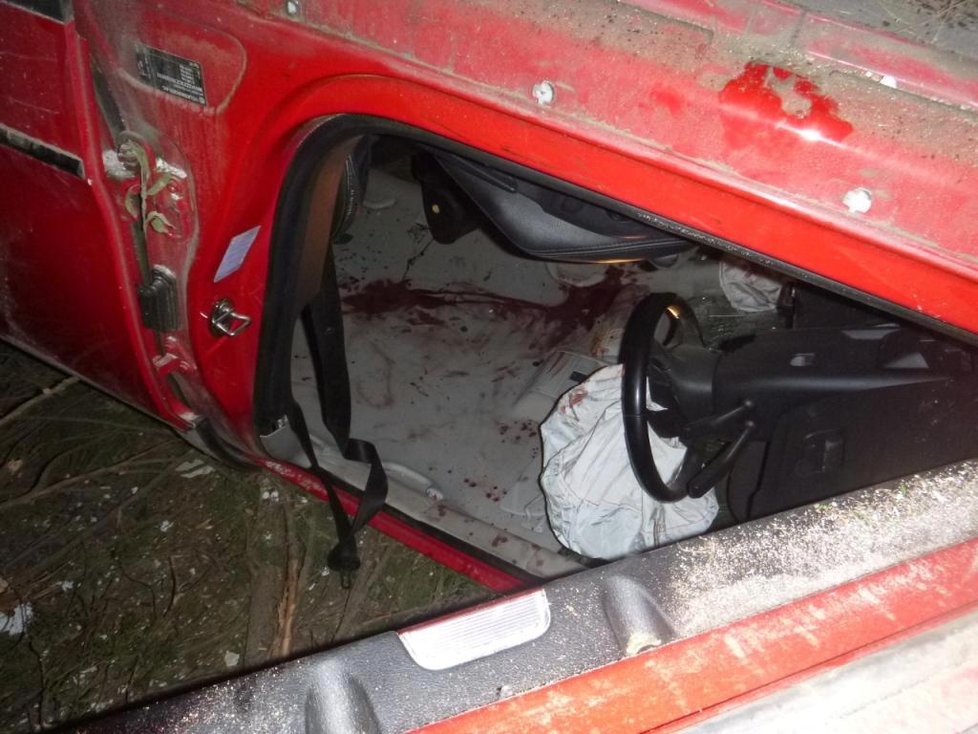 Opilý řidič narazil autem do rodinného domu v Malešovicích na Brněnsku.
