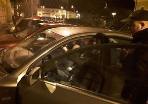 Opilý řidič vjel v Břeclavi na pěší zónu. Při zadržení nadýchal přes 2 promile alkoholu. Ilustrační foto