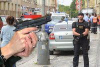 Lupiče v obchodě postřelila zkušená pistolnice. Už jednou ji přepadli