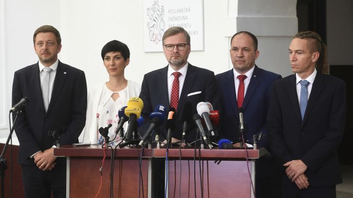 Představitelé opozičních stran. Zleva Vít Rakušan, Markéta Pekarová Adamová, Petr Fiala, Marek výborný a Ivan Bartoš.