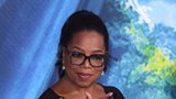 Těžké dětství slavných: Oprah nosila šaty z pytlů od brambor a prožila znásilňování od strýce a bratrance