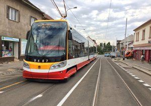 Bezkontaktní platební terminály se rozšíří do všech pražských tramvají.