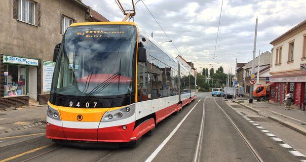 O víkendu končí rekonstrukce tramvajové trati v Kobylisích mezi vozovnou a křižovatkou ulic Klapkova - Březiněveská.