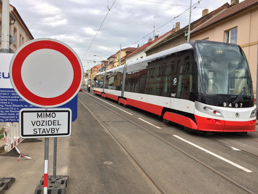 O víkendu končí rekonstrukce tramvajové trati v Kobylisích mezi vozovnou a křižovatkou ulic Klapkova – Březiněveská.