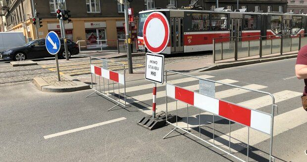 Řidiči, pozor! Podbělohorská v Praze 5 bude dva měsíce zavřená, kudy povedou objížďky?