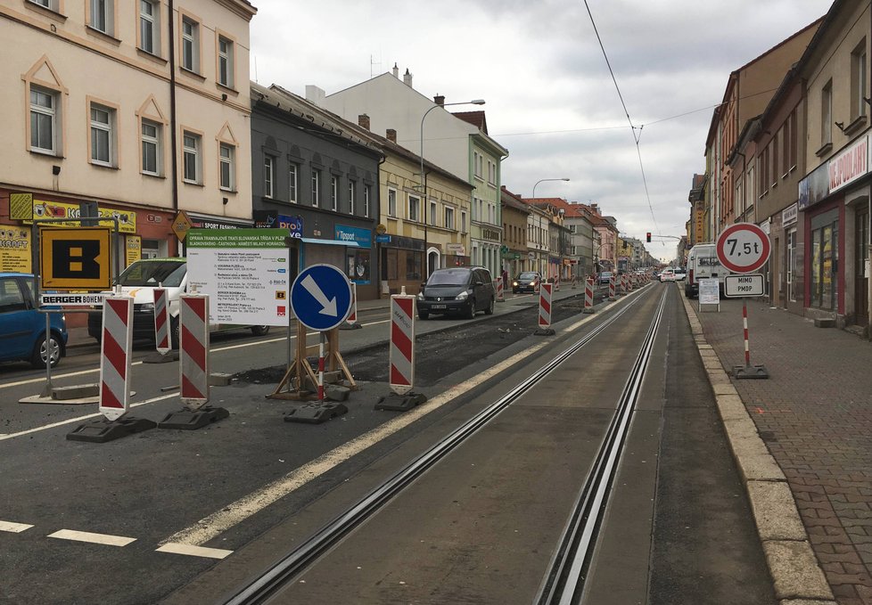 Začala oprava Slovanské ulice v Plzni, potrvá do jara příštího roku.