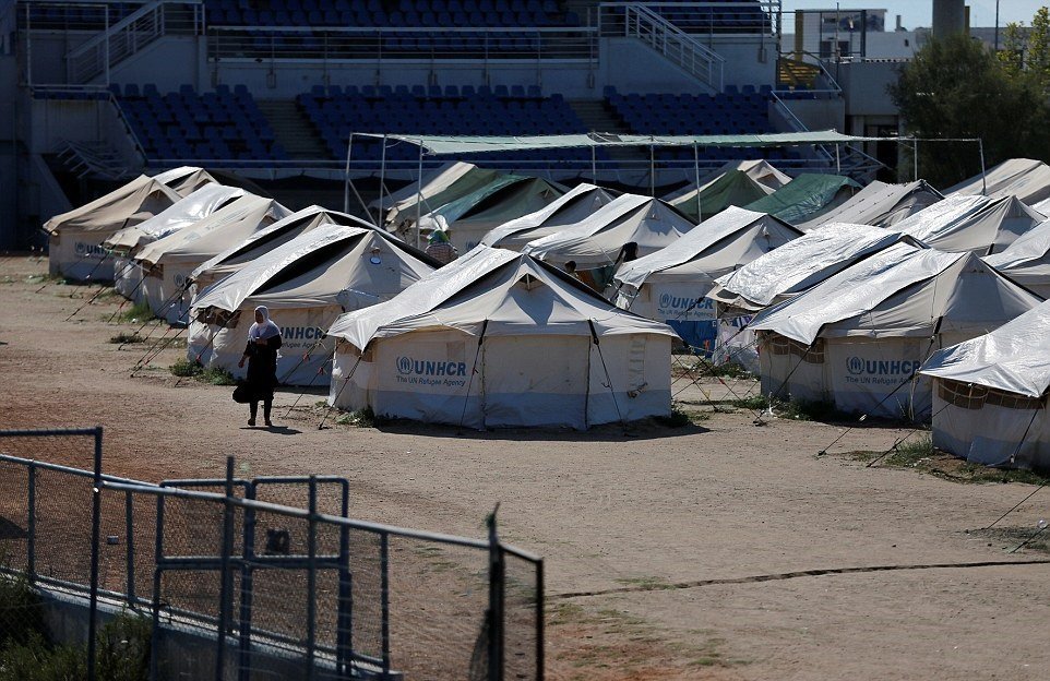 Z olympijského areálu v Athénách je nyní ubytování pro uprchlíky.