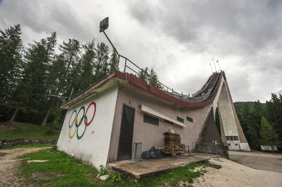 Pozůstatky olympijského areálu v Cortina d&#39;Ampezzo (ZOH 1956)