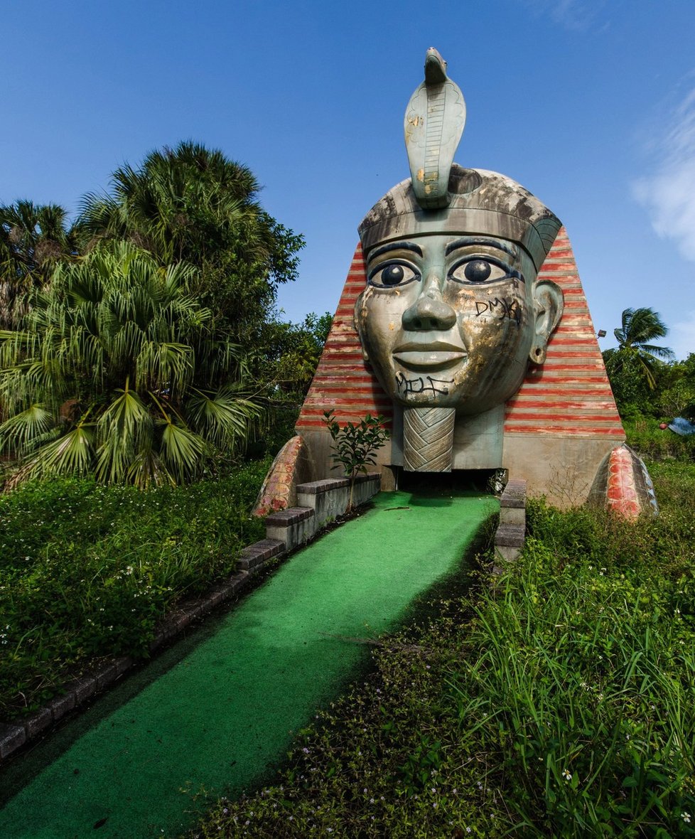 Opuštěný zábavní park Boomers! na Floridě