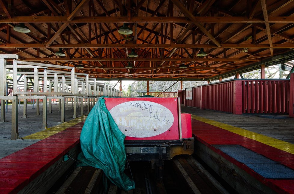 Opuštěný zábavní park Boomers! na Floridě