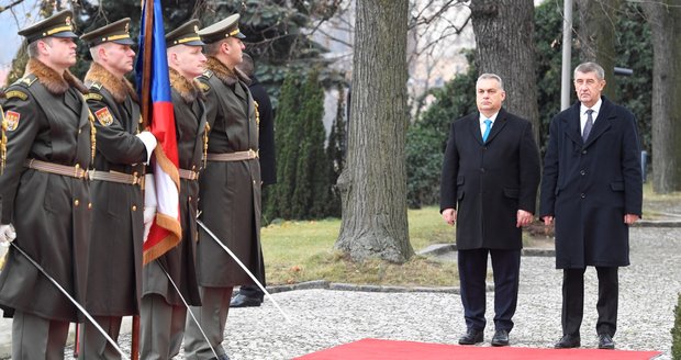 ČT nepozvala Orbána, cenzurují ho, tvrdí šéf SPD. Další Okamurova nepravda, zní z televize