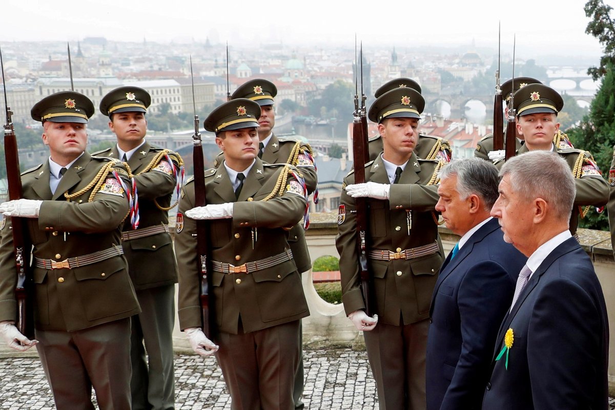 Premiér Andrej Babiš (ANO) přivítal v ČR maďarského předsedu vlády Viktora Orbána (29.9.2021)