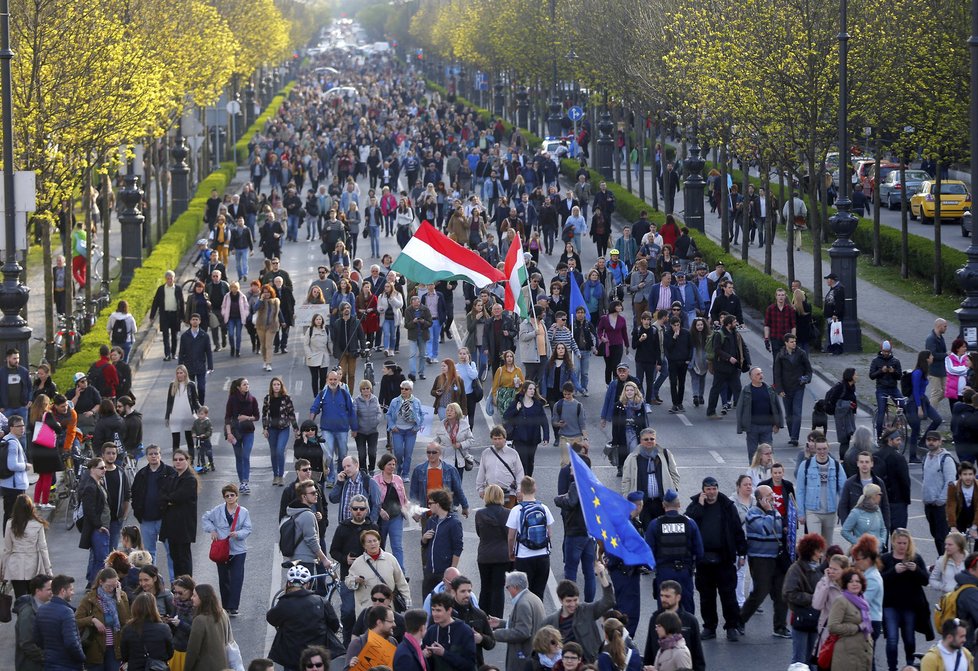 Další maďarská vlna protestů proti postupu Orbánovy vlády proti Středoevropské univerzitě založené miliardářem Sorosem