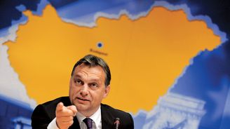 Maďarský premiér Orbán dělá referendum o uprchlicích a pomáhá mu to. V Česku to většinu stran nenapadlo  