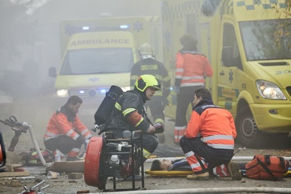 Během natáčení  museli pomáhat pyrotechnici i skutečné záchranné složky.