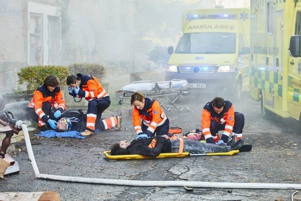 Během natáčení  museli pomáhat pyrotechnici i skutečné záchranné složky.