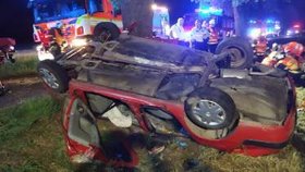 Vážná dopravní nehoda u Odrlic na Olomoucku. Hasiči z auta museli vyprosti pět lidí. (17.7.20217)
