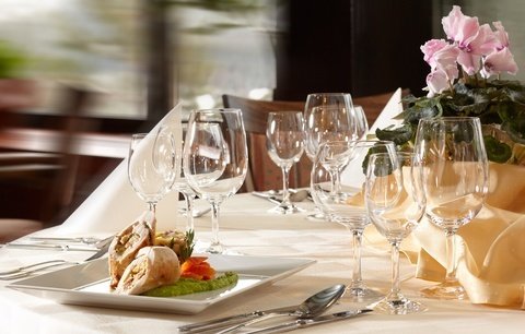 Kvalita hotelových restaurací v Česku roste. Kam se vyplatí zajet se dobře najíst?