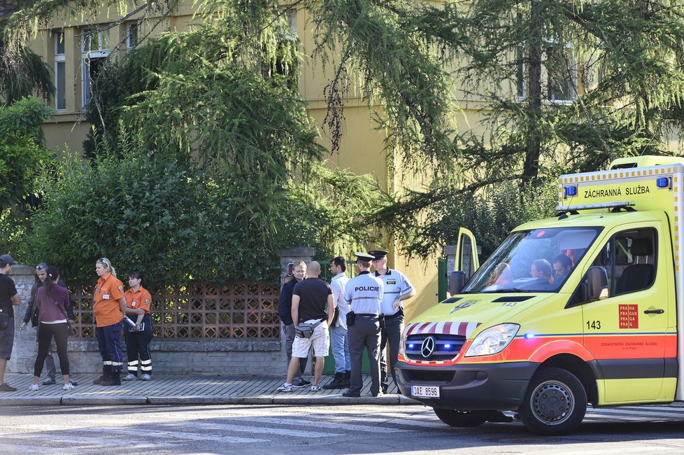 Požár vily na pražské Ořechovce si vyžádal dvě oběti