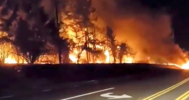 Desítky pohřešovaných a strach o rodiny: Po požárech v Oregonu jsou zvěsti i o rabování