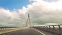 Před dvaceti lety byl slavnostně otevřen 8 km dlouhý Öresundský most mezi Dánskem a Švédskem. Otevření se konalo 1. července 2000 za přítomnosti švédského krále Karla XVI. Gustava a dánské královny Markéty II.