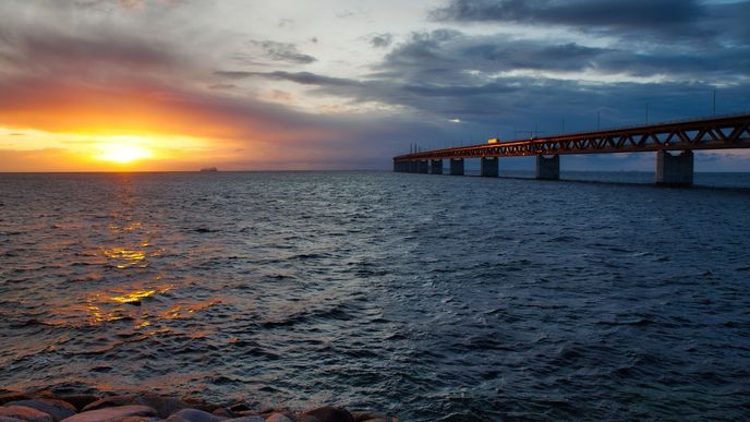 Öresund: Průliv mezi Dánskem a Švédskem, přes který se klene druhý největší pevný most na světě, býval poutním místem renesančních učenců