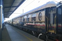 Legendární Orient Express je v Praze. Nadšencům se ukáže v sobotu po poledni